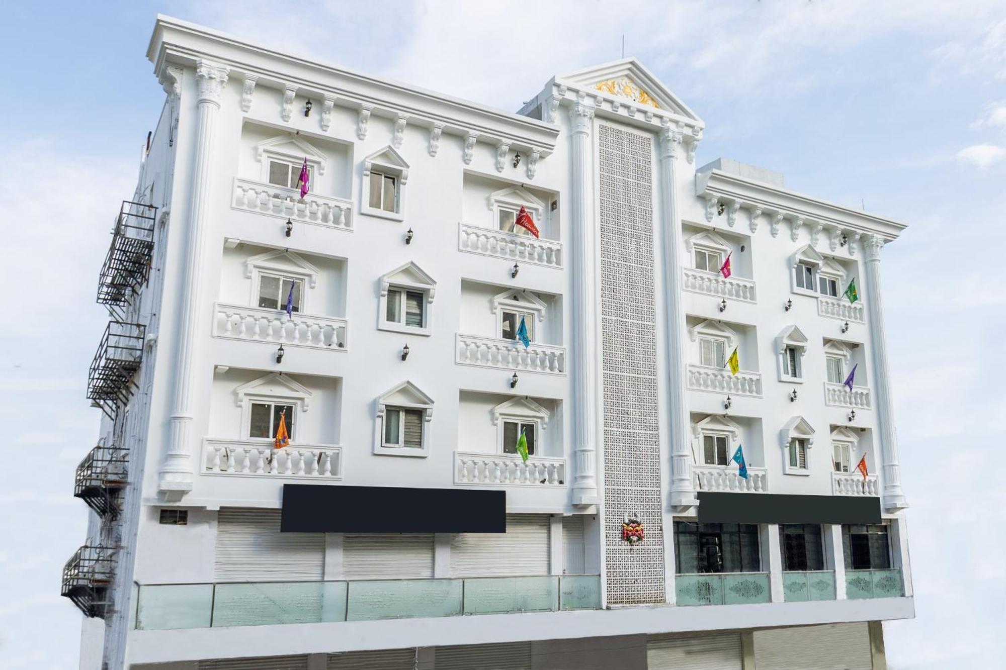 Treebo Seventh Heaven Kukatpally ไฮเดอราบัด ภายนอก รูปภาพ